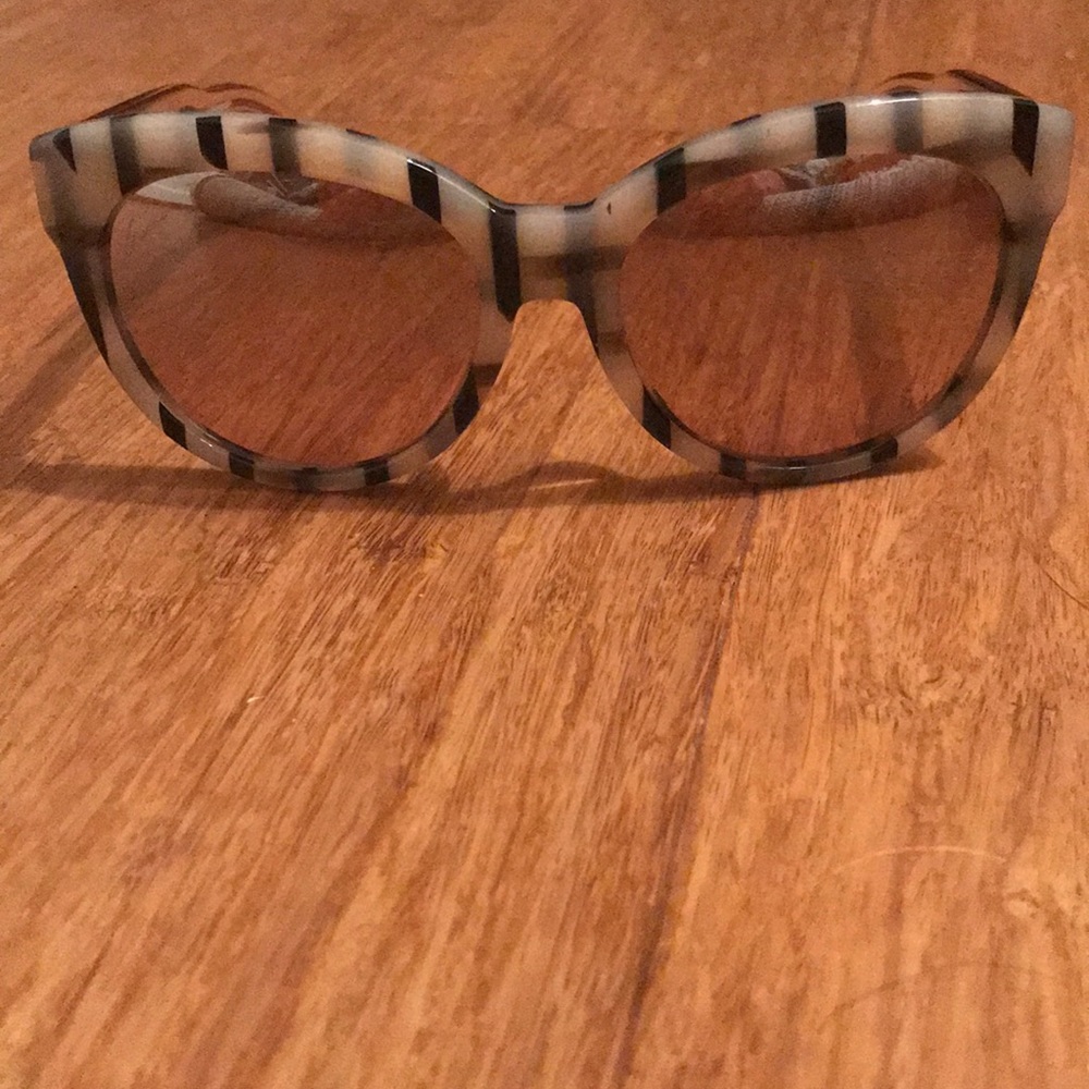 Gucci sunglasses with case - striped cat eye